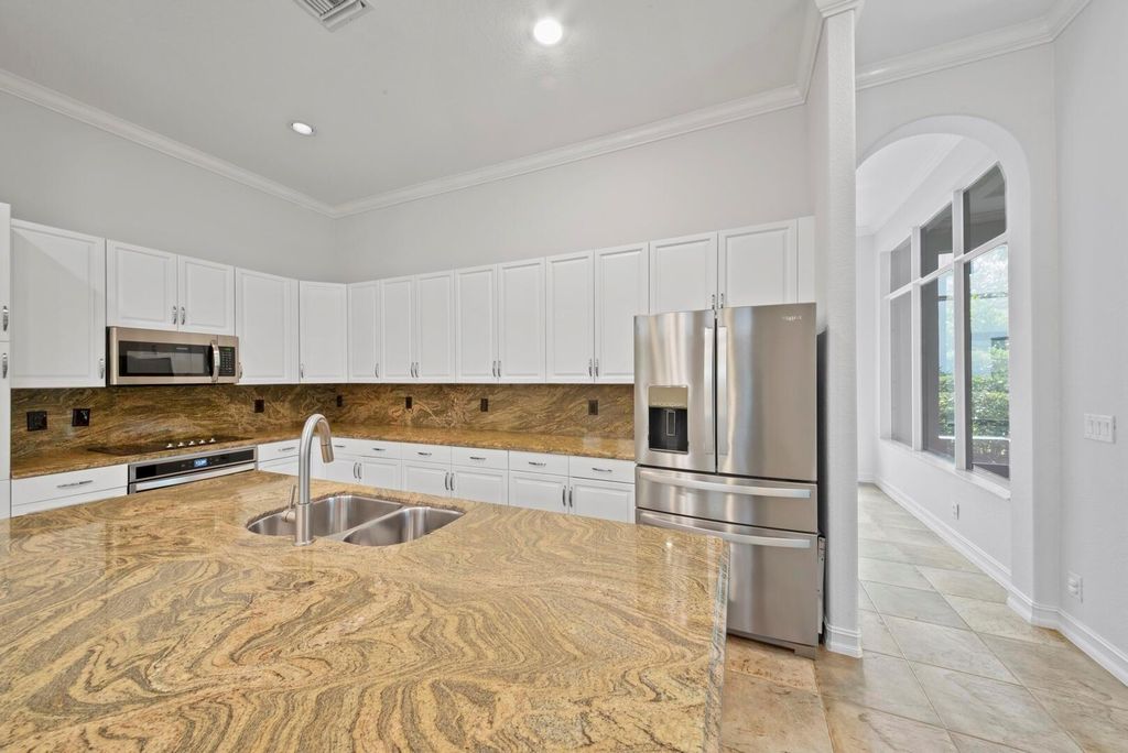 Image 6 of property listing at 12520 NW 79th Manor, Parkland, FL 33076