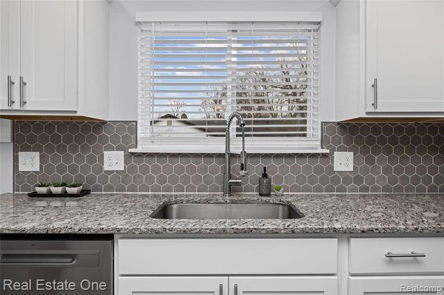 4913 Rioview Drive, Clarkston, MI 48346