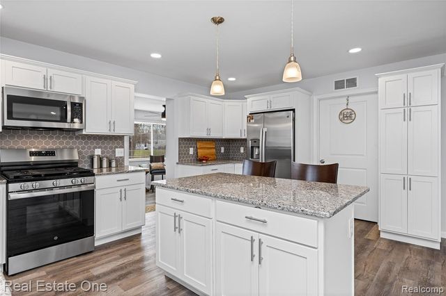 4913 Rioview Drive, Clarkston, MI 48346