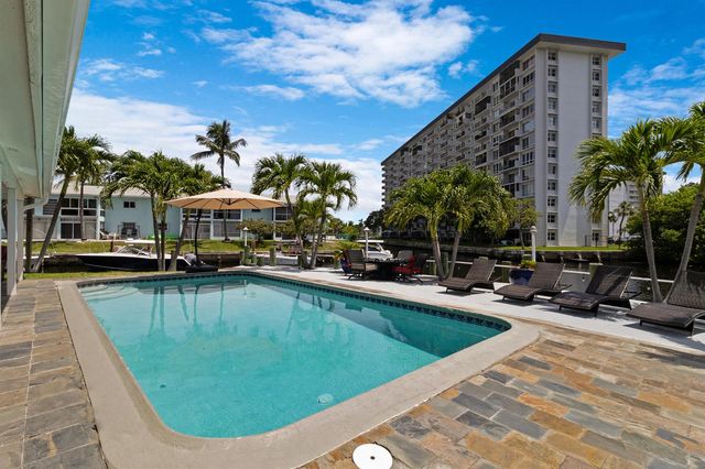 981 SE 10TH Court, Pompano Beach, FL 33060