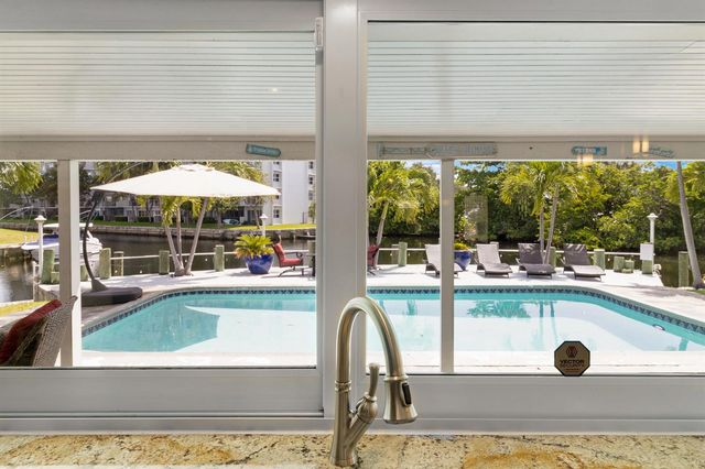 981 SE 10TH Court, Pompano Beach, FL 33060