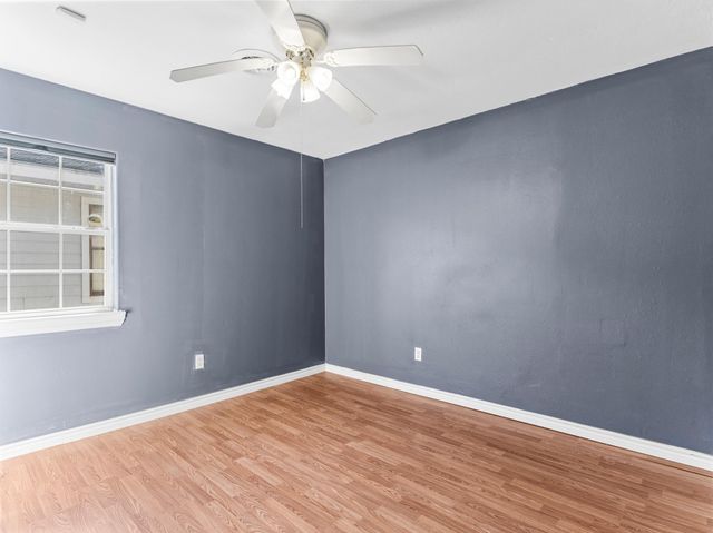 219 E Beecher Avenue, Palacios, TX 77465