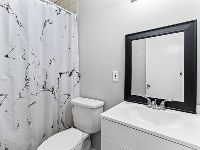 219 E Beecher Avenue, Palacios, TX 77465