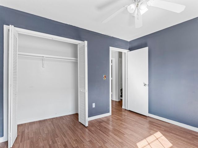 219 E Beecher Avenue, Palacios, TX 77465