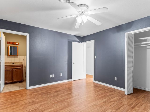 219 E Beecher Avenue, Palacios, TX 77465