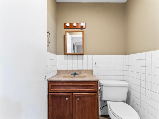 219 E Beecher Avenue, Palacios, TX 77465