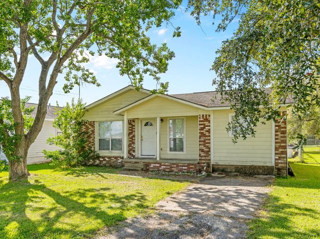 219 E Beecher Avenue, Palacios, TX 77465