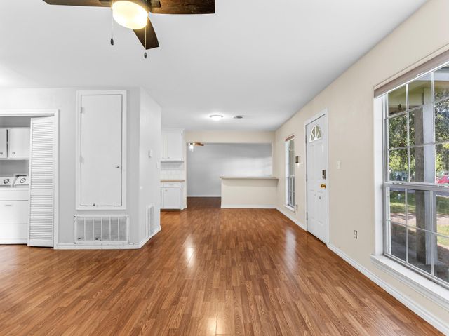 219 E Beecher Avenue, Palacios, TX 77465