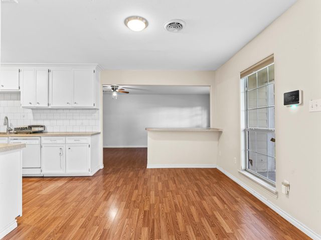 219 E Beecher Avenue, Palacios, TX 77465