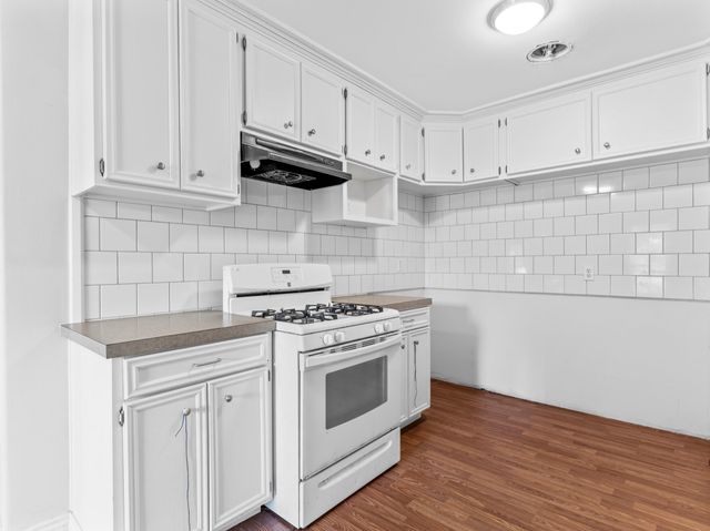 219 E Beecher Avenue, Palacios, TX 77465