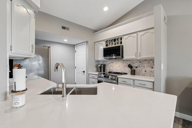 200 S Watchtower Drive, 303, Wilder, KY 41076