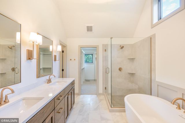 5803 S Century Ridge S, Woodbury, MN 55129