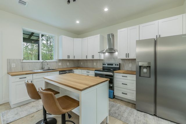 157 Wainee DR, Bastrop, TX 78602