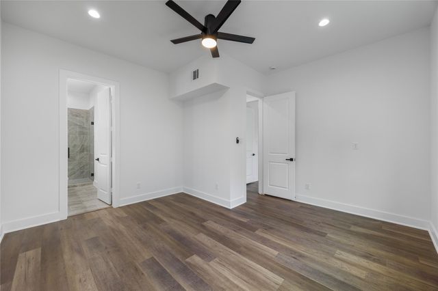 955 Elkhart Street A, Houston, TX 77091