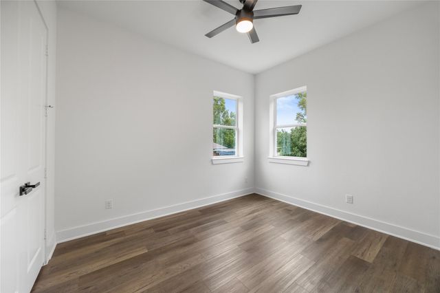 955 Elkhart Street A, Houston, TX 77091