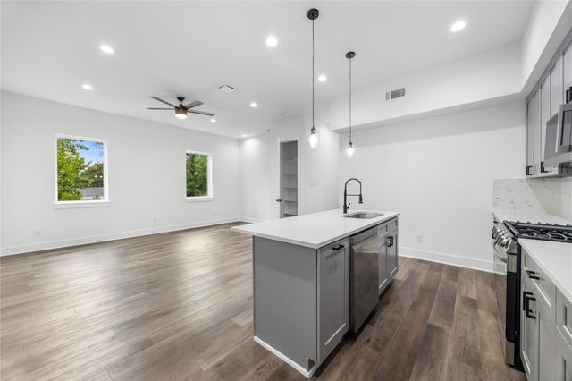 955 Elkhart Street A, Houston, TX 77091