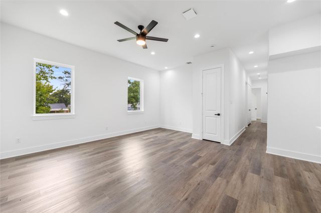 955 Elkhart Street A, Houston, TX 77091