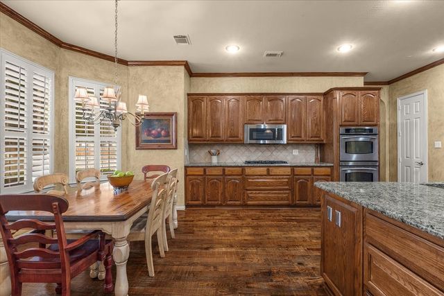 704 Landsbury Court, Keller, TX 76248