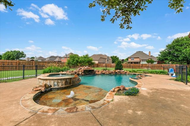 704 Landsbury Court, Keller, TX 76248
