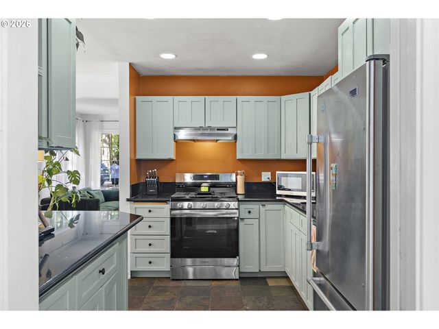150 Ne 202ND Ave, Gresham, OR 97230