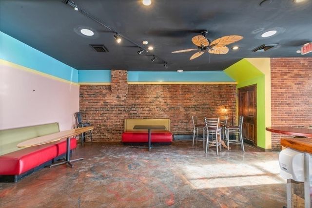 11 Elm St 1, Amesbury, MA 01913