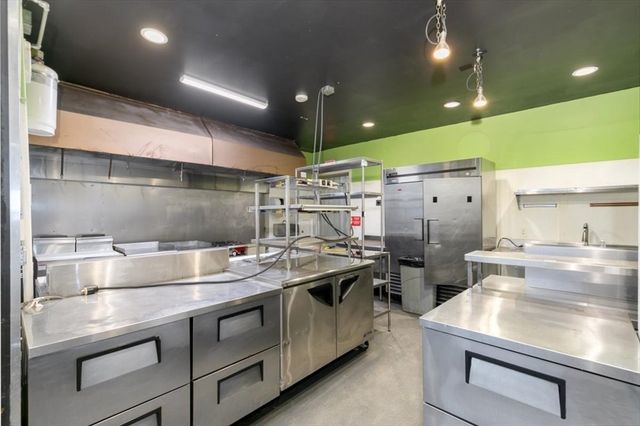 11 Elm St 1, Amesbury, MA 01913