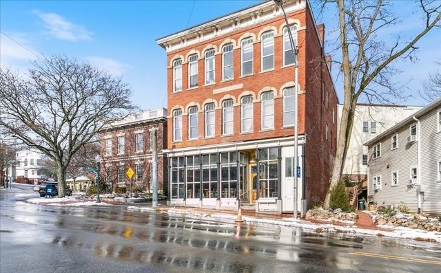 11 Elm St 1, Amesbury, MA 01913