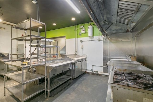 11 Elm St 1, Amesbury, MA 01913