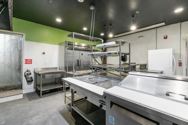 11 Elm St 1, Amesbury, MA 01913