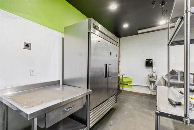 11 Elm St 1, Amesbury, MA 01913