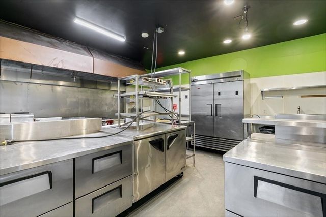 11 Elm St 1, Amesbury, MA 01913