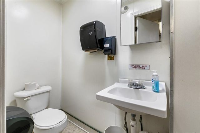 11 Elm St 1, Amesbury, MA 01913