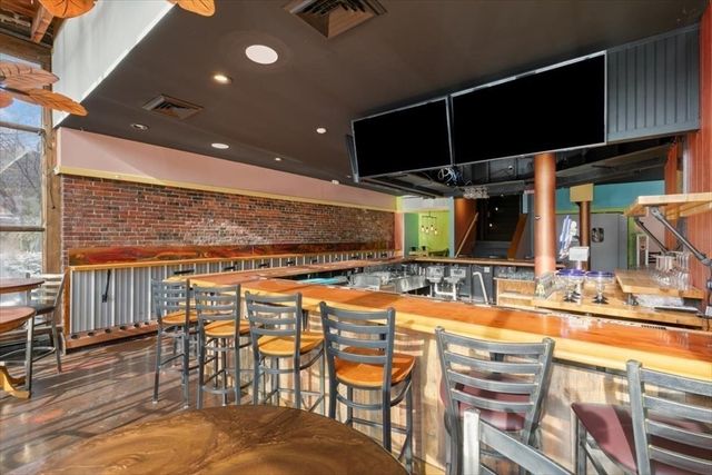 11 Elm St 1, Amesbury, MA 01913