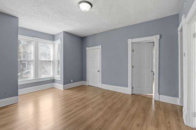 936 Duchess Street, Saint Paul, MN 55106