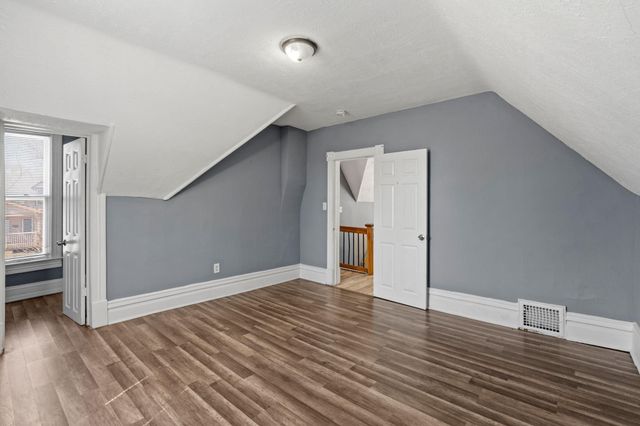 936 Duchess Street, Saint Paul, MN 55106