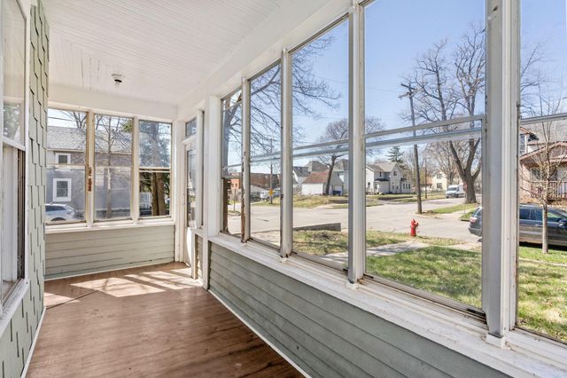936 Duchess Street, Saint Paul, MN 55106