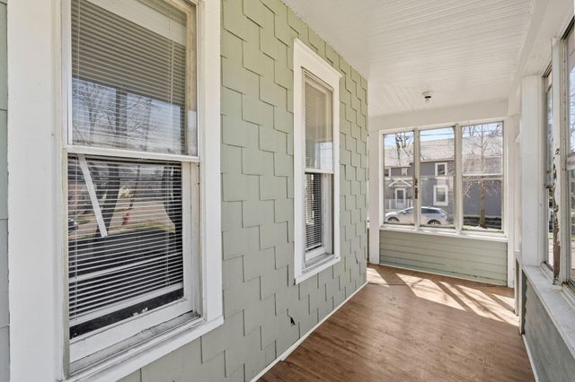 936 Duchess Street, Saint Paul, MN 55106