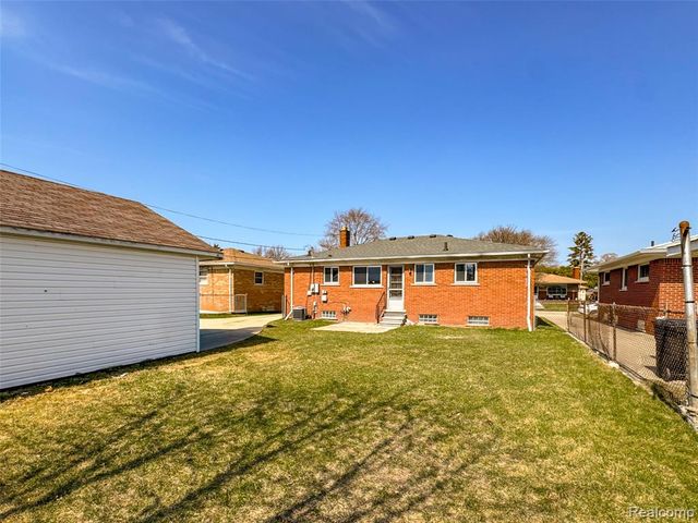 20848 Walton Street, Saint Clair Shores, MI 48081