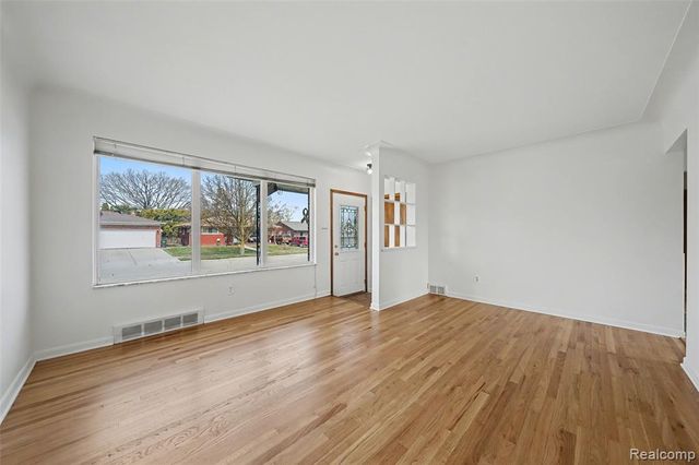 20848 Walton Street, Saint Clair Shores, MI 48081