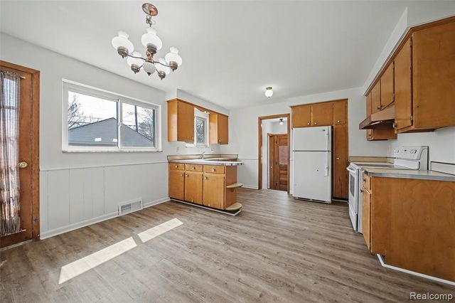 20848 Walton Street, Saint Clair Shores, MI 48081