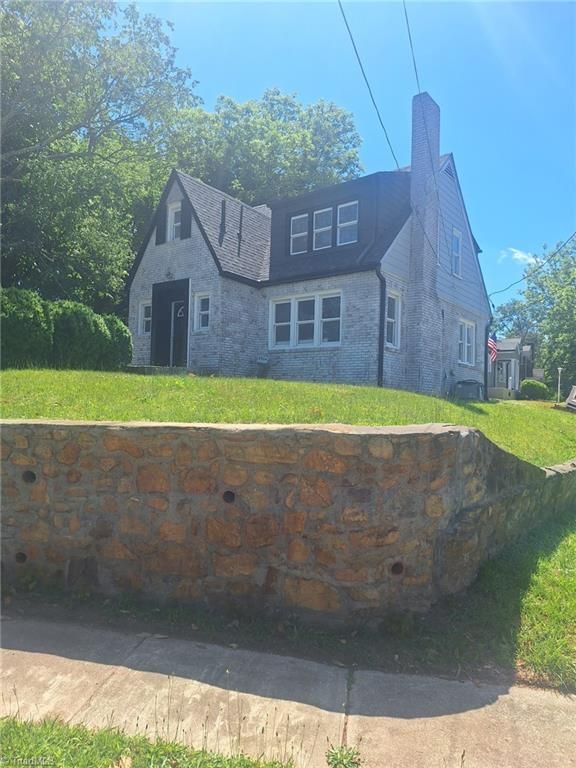 2524 N Cherry Street, Winston-salem, NC 27105