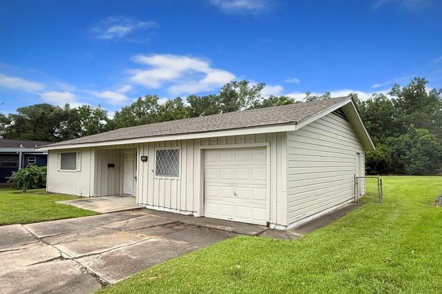 3966 Broadmoor Drive, Beaumont, TX 77707