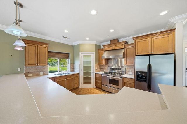 6760 Amber Ridge Drive, Anderson, CA 96007