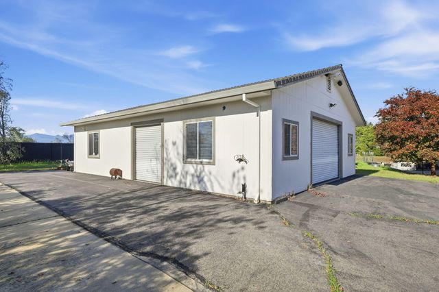 6760 Amber Ridge Drive, Anderson, CA 96007