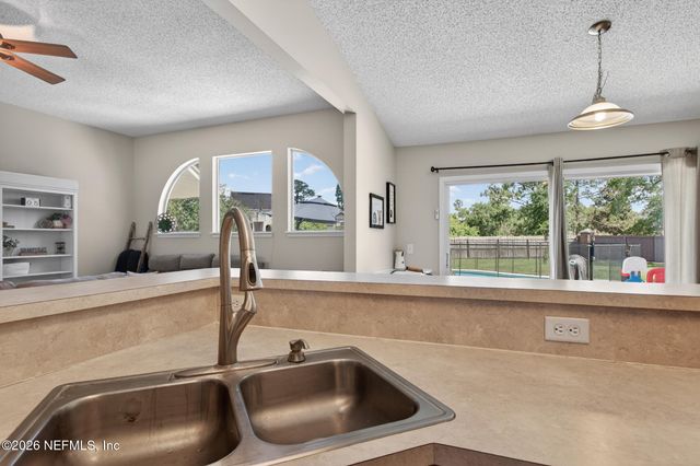 12736 CHANDLER VIEW Court, Jacksonville, FL 32218