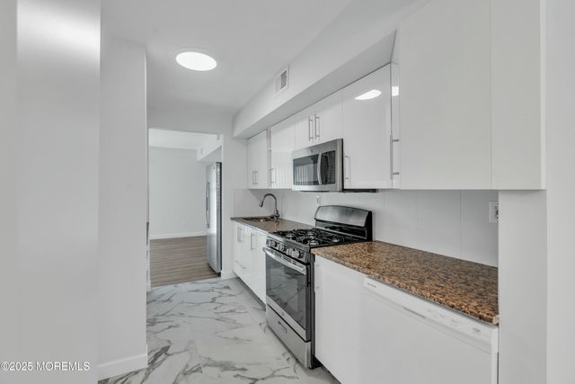 21 English Club Drive, Manalapan, NJ 07726