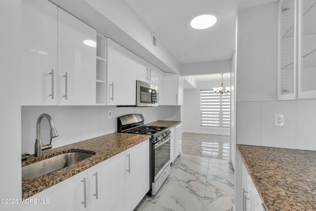 21 English Club Drive, Manalapan, NJ 07726