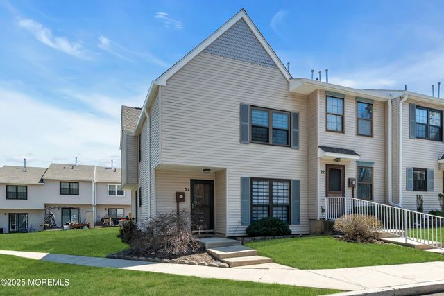 21 English Club Drive, Manalapan, NJ 07726