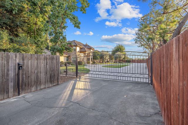 4546 S Dans Street, Visalia, CA 93277