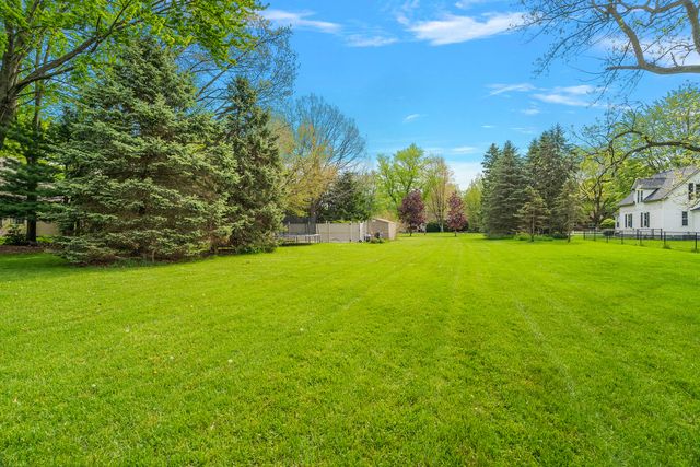 2110 Wooded Way, Stevensville, MI 49127